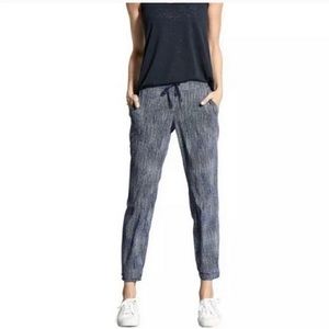 Athleta Women’s (10) Batik Midtown Ankle Pant. Blue / White